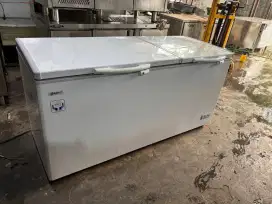 Freezer box gassio  608 liter mesin ori minus d pintu seperti d foto