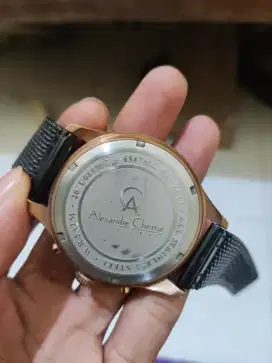 Di jual satu unit jam tangan