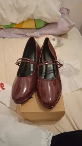 Sepatu heels wanita
