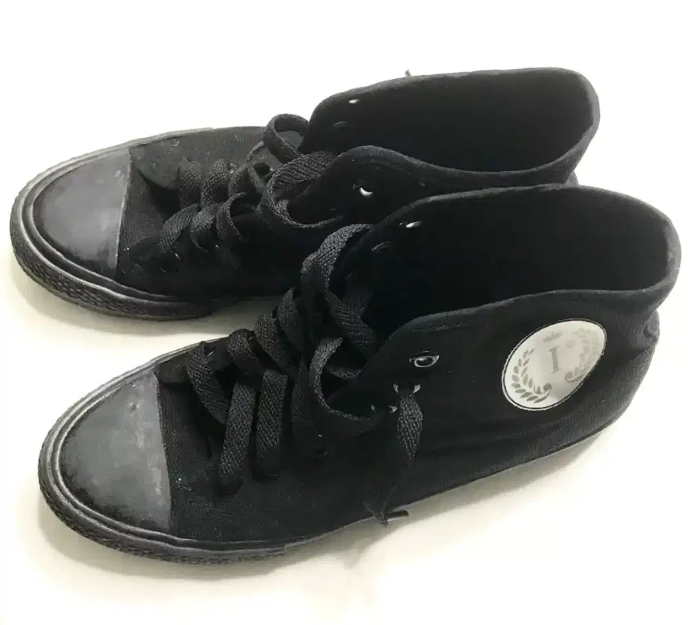 Sepatu Ukuran 39