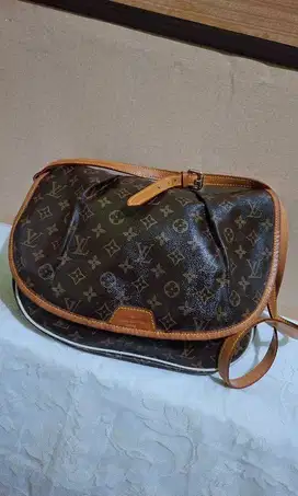 Sling Bag Wanita Vintage Collection  Menilmontant Messenger Bag MM Bro