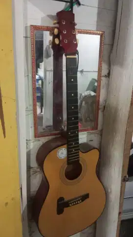 Jual gitar peganini barang masih mulus minus senarnya