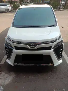 Voxy 2018 Putih Mulus - STNK masih panjang Maret
