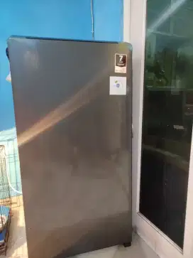 Kulkas 1 pintu merk AQUA