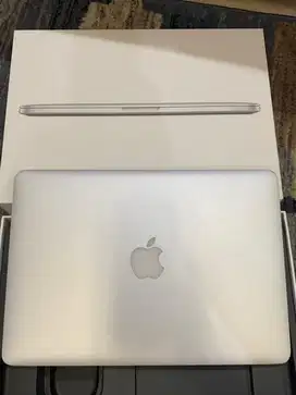 Macbook Pro 13 inch retina display, thn 2015