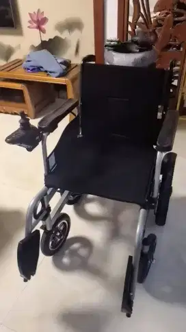 Kursi roda elektrik