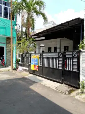 Jual rumah strategis di jakarta timur