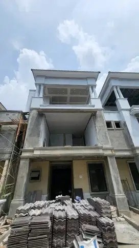 JEWEL GARDEN 3 LANTAI LEBAR 8 PARKIR 2 MOBIL PENAMBAHAN BANGUNAN
