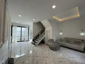KOMPLEK MARRIOT SUITE 2 BARU LUX PERABOTAN LENGKAP SANGAT BAGUS