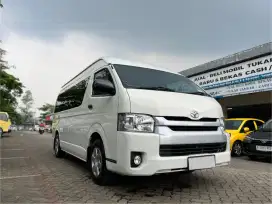 KM 32 RIBUAN !! TOYOTA HIACE COMMUTER MT 2020