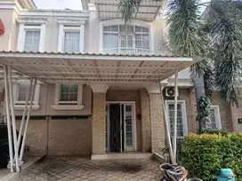 Rumah 2 lantai dalam cluster one gate dekat ke MRT