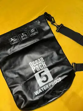 Tas Dry Bag Ocean Pack 5L Waterproof  – Sam Well Collection (Preloved)