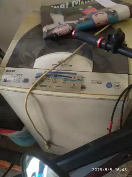 Di jual mesin cuci satu tabung merk sanyo