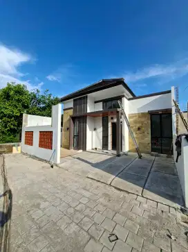 Rumah Mewah Strategis Dekat banget ke jl Solo 10 menit ke Jogja