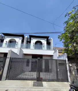 Manyar-Bisa KPR‼️Jual Rumah Baru Dekat Galaxy Mall