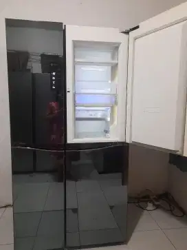 Dijual kulkas side by side merk LG normal