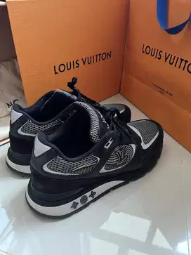 Louis vuitton Run Away