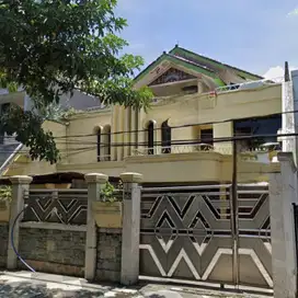 Jual cepat area komersial rumah 3 lantai raya kertajaya indah jarang