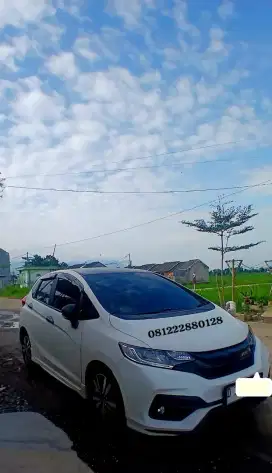 DI JUAL HONDA JAZZ RS 2019 TERAWAT 1 TANGAN