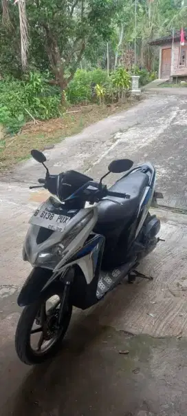 Di jual Honda Vario 125 tahun 2013surat komplit plat B Pajk telat