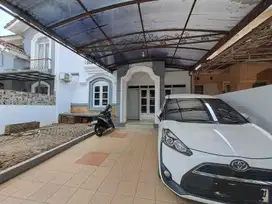 Dijual rumahsiap huni hadap jalan raya nusa loka BSD lokasi strategis