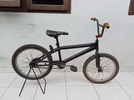 Sepeda bmx uk 20