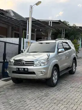 Toyota Fortuner G Luxury Matic 2010 Bensin