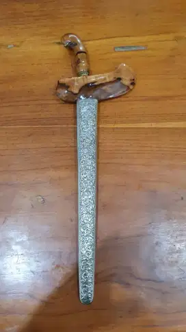 Keris pusaka jalak sinom