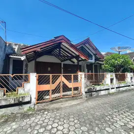 Rumah besar dan luas cocok utk kantor dekat kota jogja