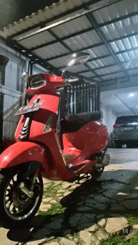 Vespa Sprint I-Get 150 – Tahun 2022, Warna Merah