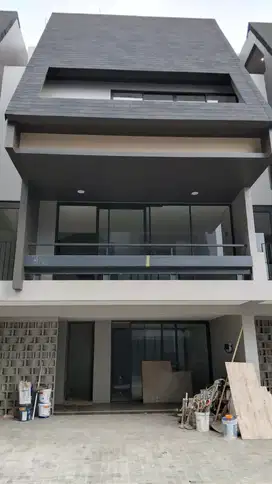 Dijual Rumah Brand New 3½ Lantai di Kemang, Jakarta Selatan.