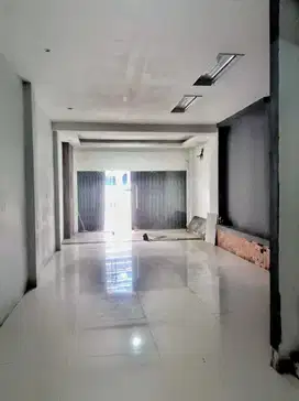 Disewakan Ruko 3 Lantai Plus Rooftop Di Lokasi Strategis