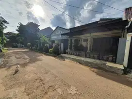 rumah strategis di jl cirendeu indah