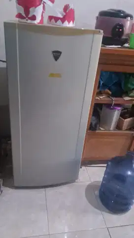 Lemari es Sharp