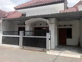 Rumah dlm perumahan nogotirto jl. Kabupaten