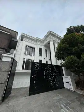 Rumah Baru Classic House Graha Family Swimming Pool Dekat Mall Sby