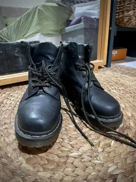 Dr. Martens 11282 – Rare Item, Size 8.5 UK