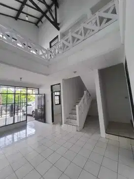 Rumah Nyaman Siap Huni Dalam Komplek di Turangga Bandung