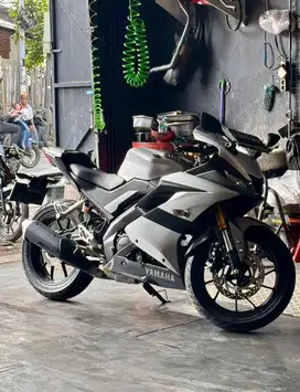 YAMAHA R15 V3 SILVER 2021 NIK 2022 KM 2.200 PAJAK HIDUP SUPER GRESS