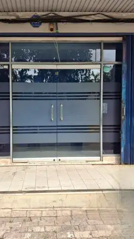 Ruko Bukit Gading Indah, Kelapa Gading. Hadap jalan raya tapi tidak di