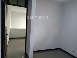 Di Sewakan Rumah Di Kayu Putih GARASI 2 Mobil Jalan Lega
