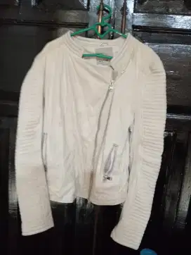 Jaket warna bw modis dari austria