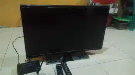 TV Samsung 32in smart TV.