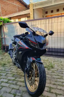 R15 V3 VVA BLACK MATTE