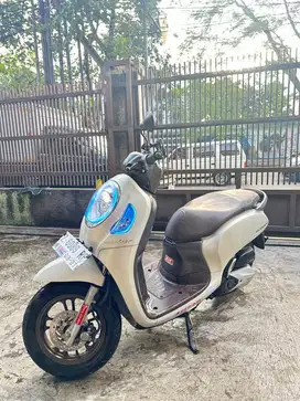 Scoopy putih tahun 2022