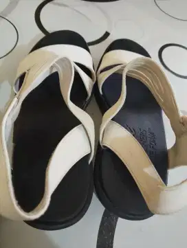 Preloved sketcher shoes