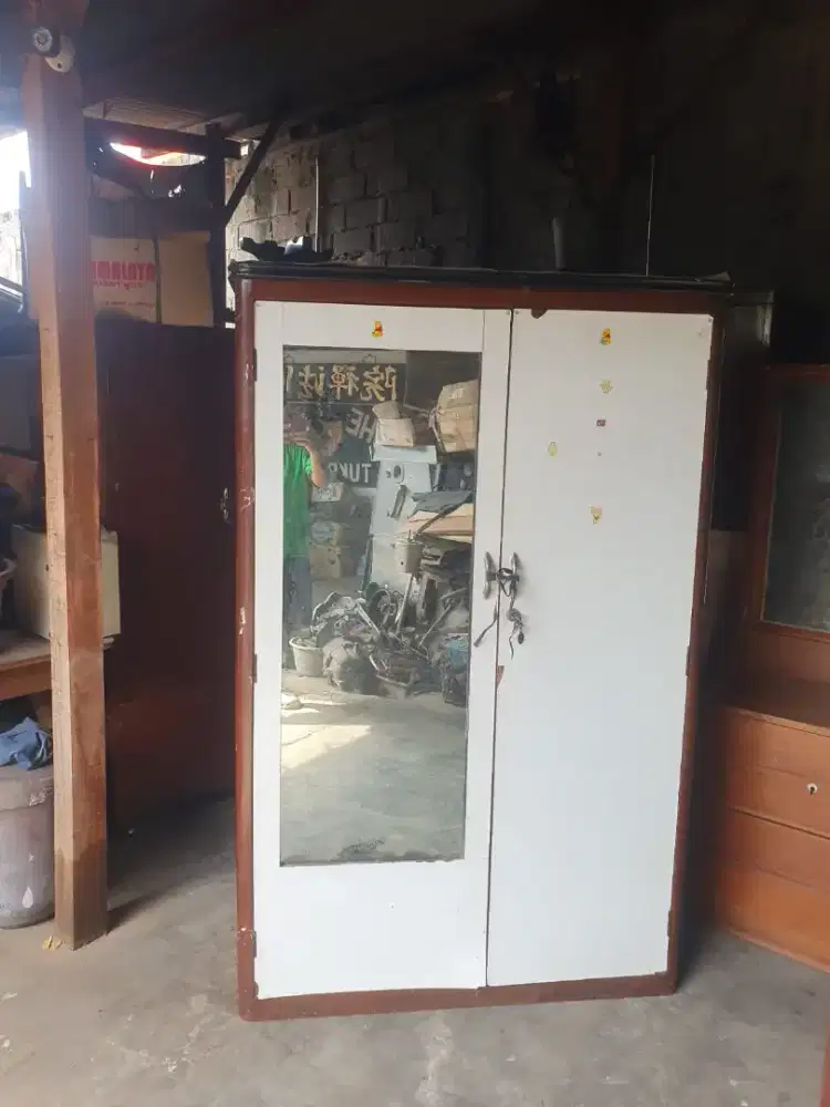 lemari baju pintu 2 jati tebal tua selembaran