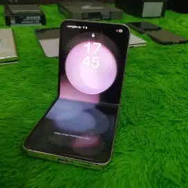 SAMSUNG GALAXY Z FLIP 5 SEIN 512 GB MULUS MINUS TOMPEL FUNGSI NORMAL