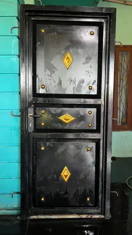 Pintu Besi Kokoh Ukuran 80 x 200 mm