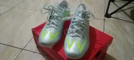 Jual sepatu bola